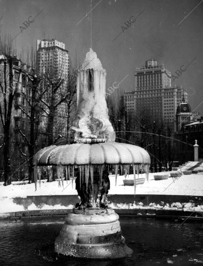 Los jardines de Sabatini nevados el 5 de febrero de 1963