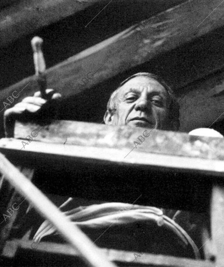 Picasso pinta «El Guernica»
