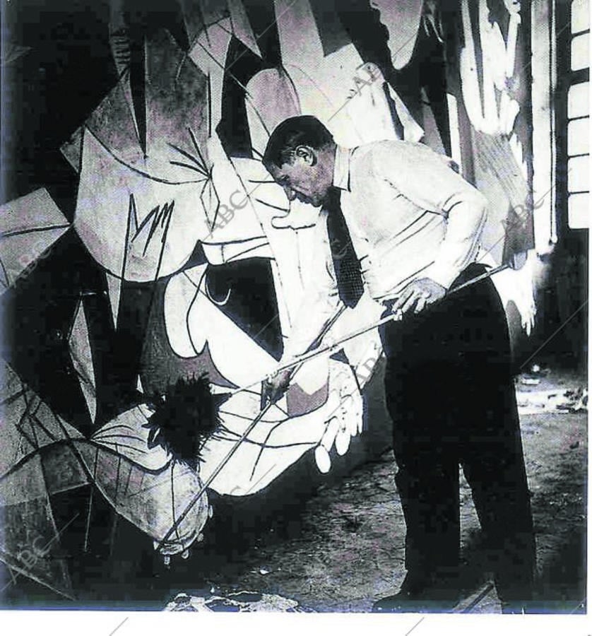 Picasso, en pleno proceso creativo