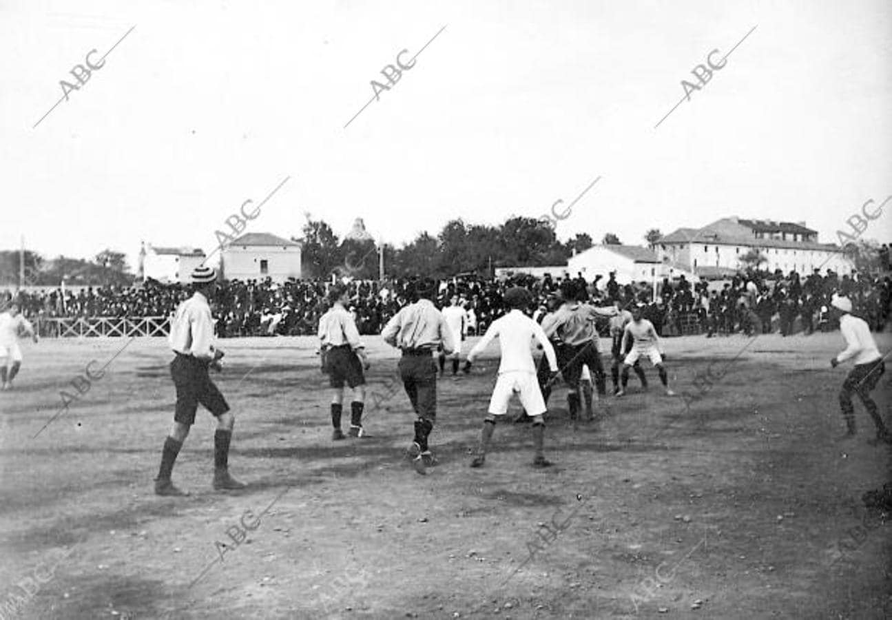 Partido de fútbol disputado en Zaragoza el 21 de abril de 1912, a beneficio de los heridos de Melilla, entre el Esparta de Zaragoza y uno de Huesca