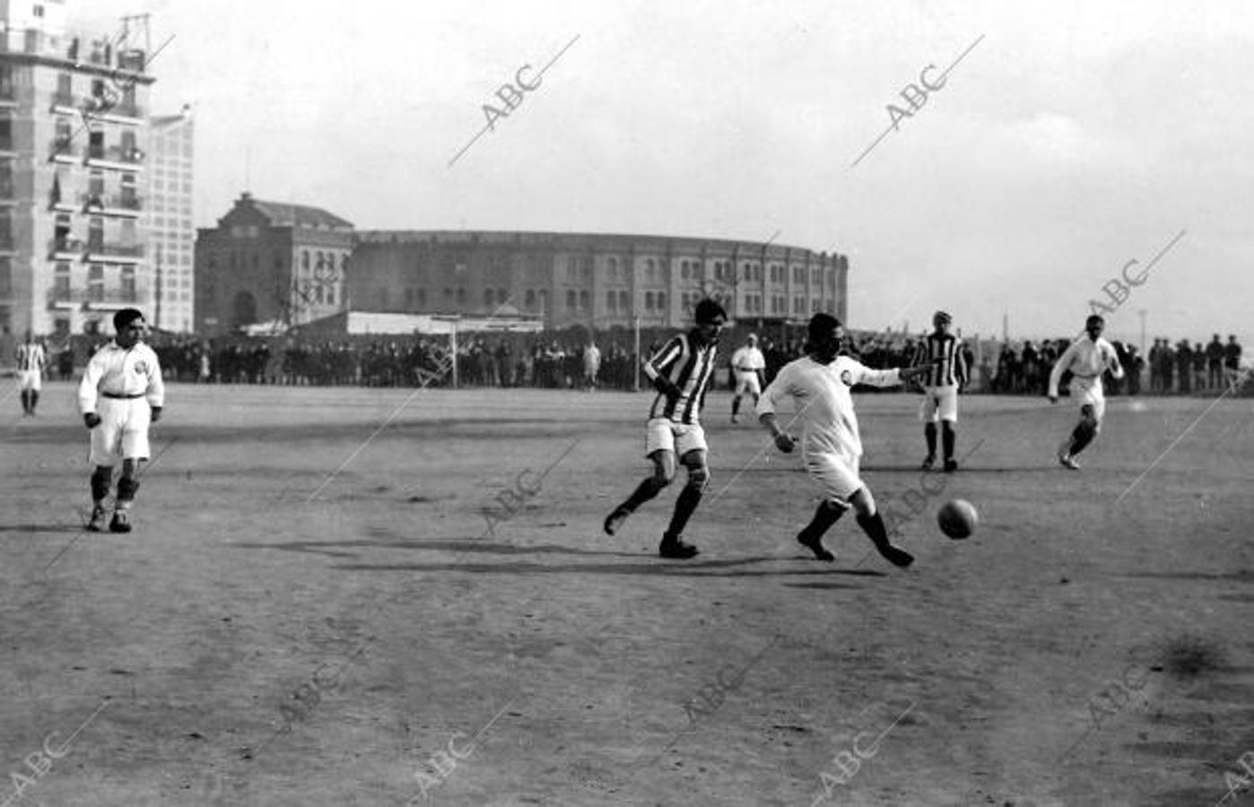 Partido de la II Copa Rodríguez Azuaga disputado en el Estadio de O'donnell el 29 de enero de 1911, entre el Madrid F.C. y la Real Sociedad Gimnástica Española, en el que ganaron los blancos