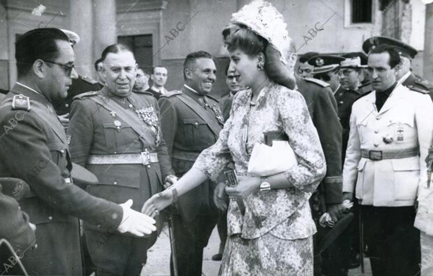 Eva Duarte de Perón, durante su visita a las ruinas del Alcázar de Toledo