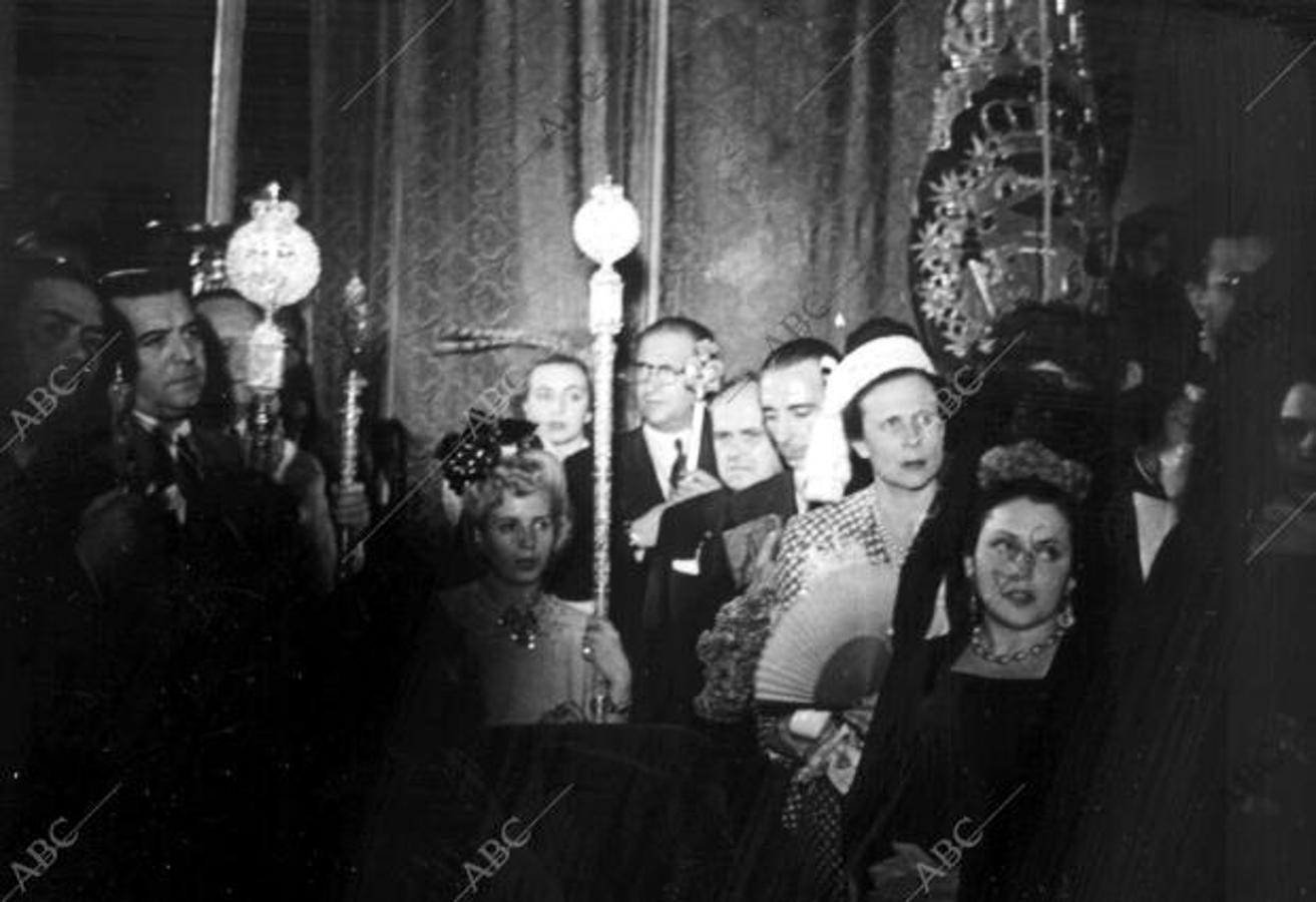 Eva Perón, en el templo de la Macarena, en Sevilla