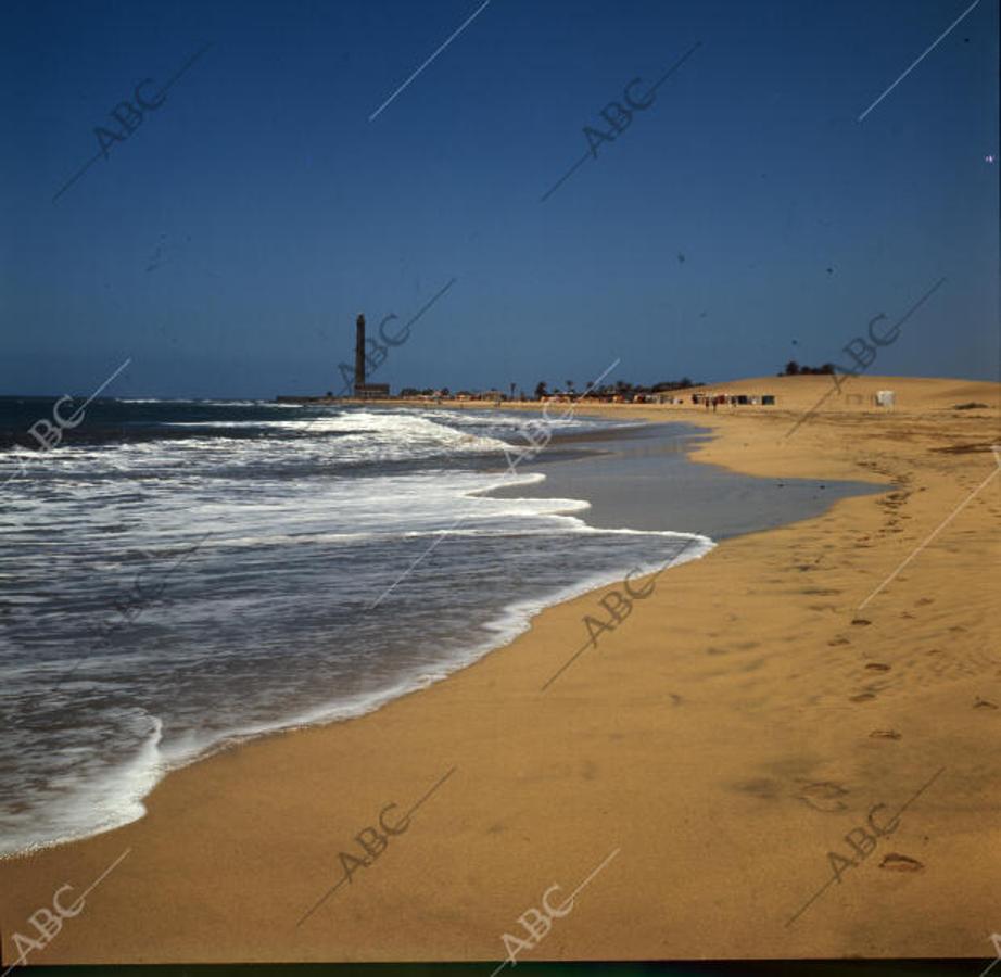 San Bartolomé de Tirajana (Gran Canaria), 1966. Vista del faro de la playa de Maspalomas