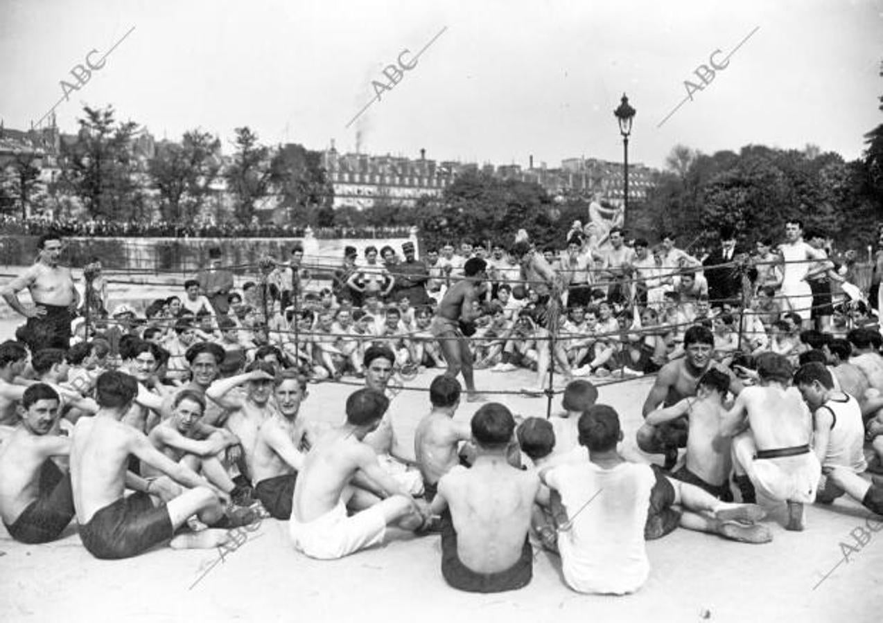 Festival atlético en París. Boxeo en el Jardín de las Tullerías en marzo de 1915