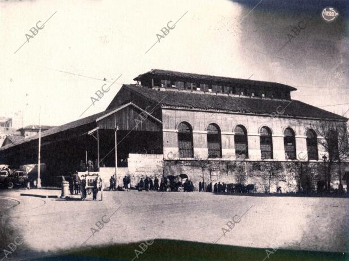 Vista del antiguo Mercado de Pescados de la Puerta de Toledo a finales del siglo XIX