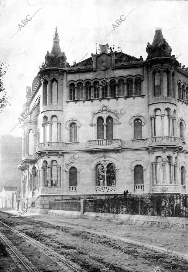 Concurso de Edificios en Barcelona : casa señorial de la gran vía diagonal Numero 510 que ha Obtenido el primer Premio. Proyecto del arquitecto Hervas y propiedad del señor Pérez