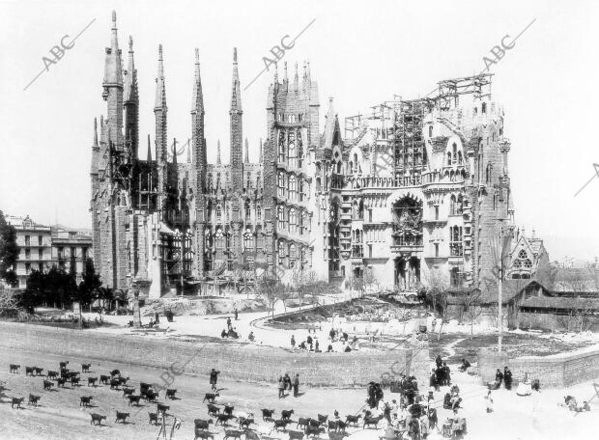 La Sagrada Familia, a principios del siglo XX