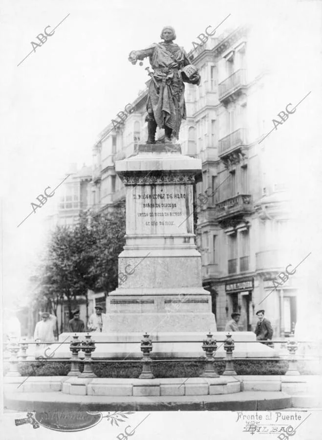 Bilbao, octubre de 1895. Estatua de don Diego López de Haro.