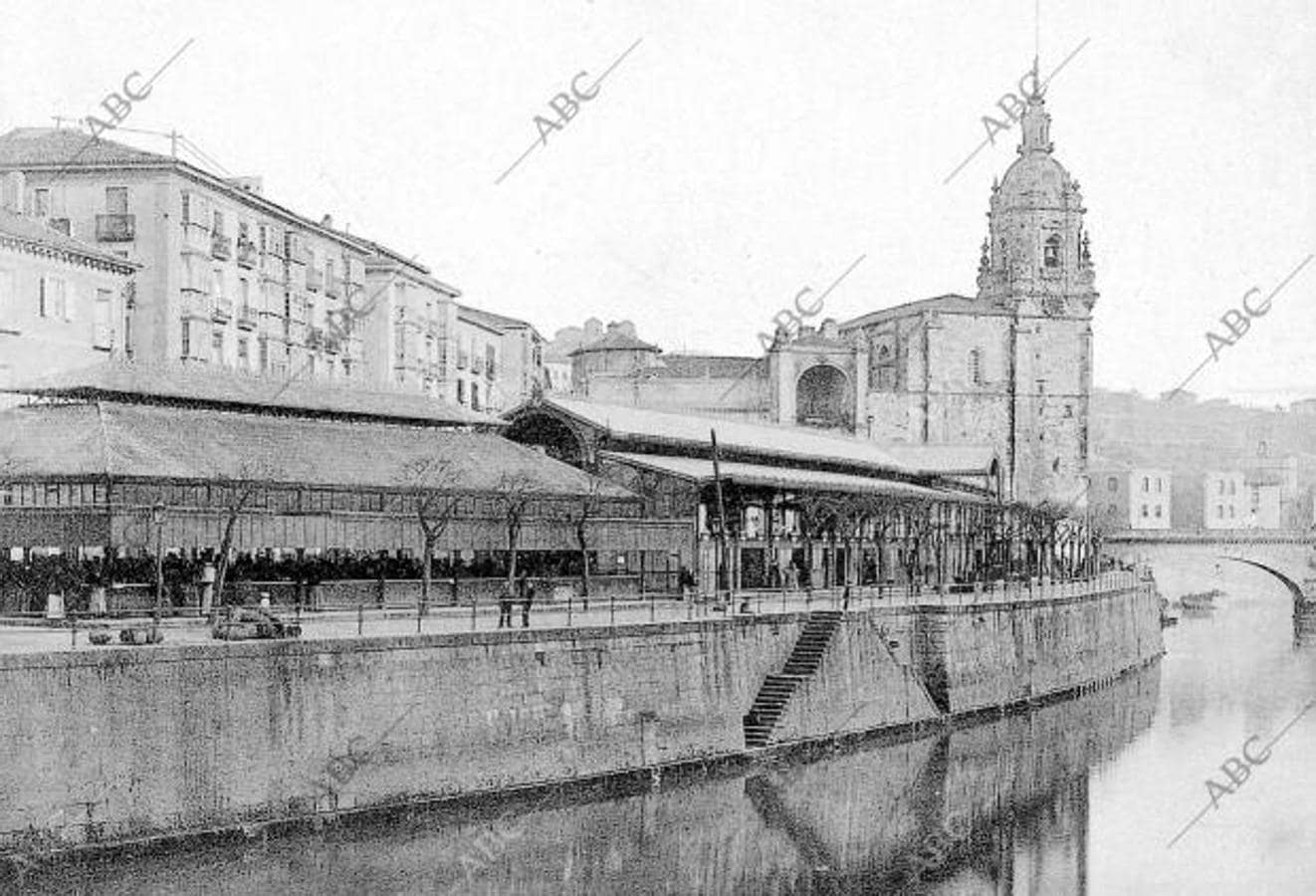 Plaza del mercado e iglesia de San Antón en Bilbao, en los primeros años del siglo XX