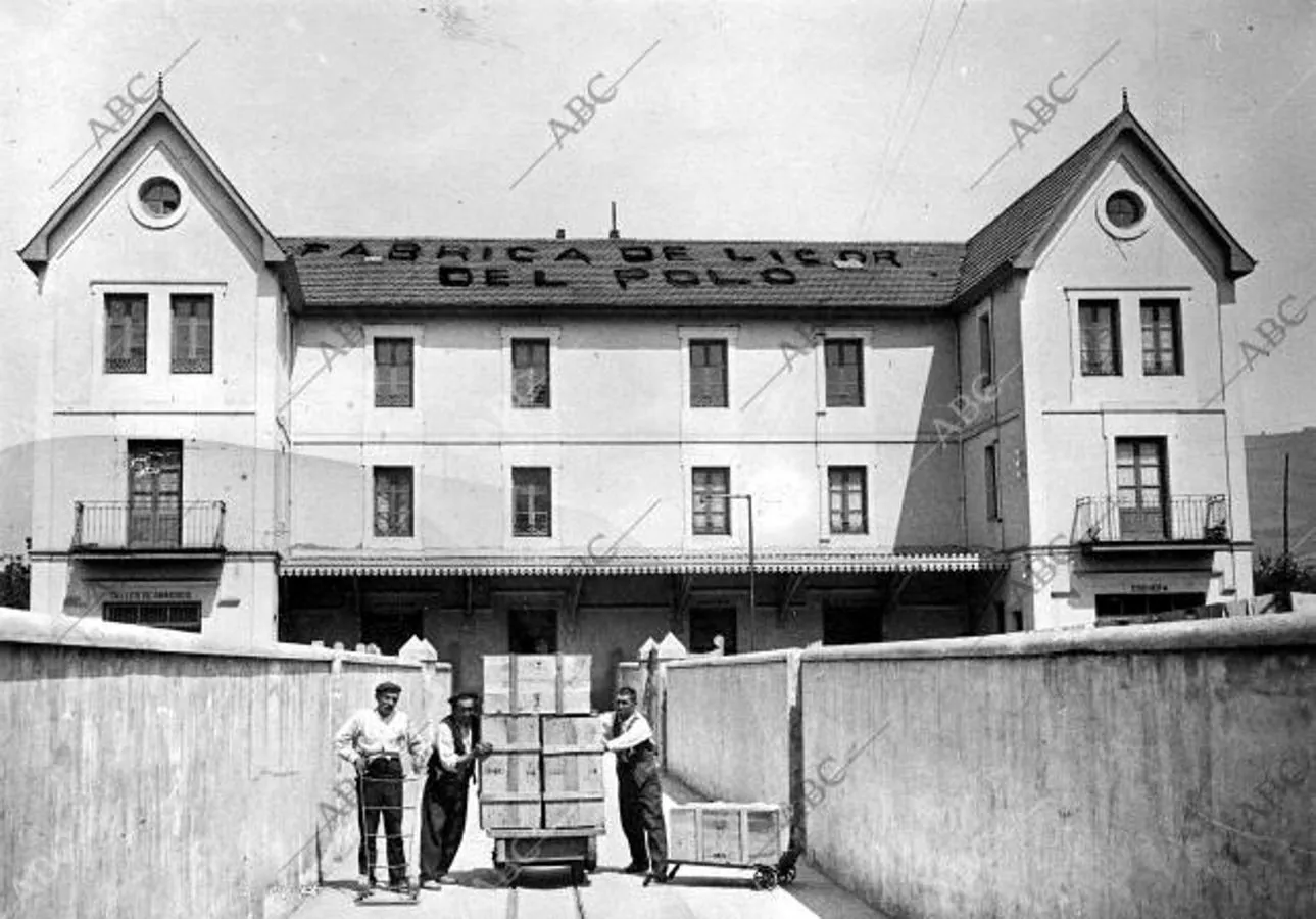 Vista general de la fábrica de Licor del Polo, en Deusto, en agosto de 1907