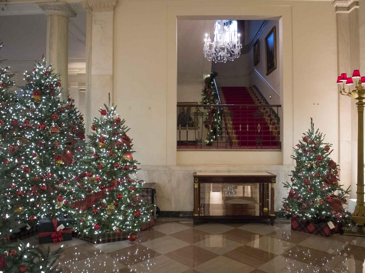 Melania Trump presume de la majestuosa decoración navideña en la Casa Blanca