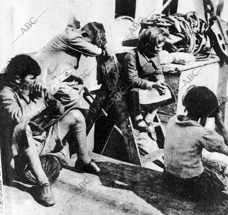 Una escena patética a bordo del "Habana" que condujo a los evacuados del País Vasco.