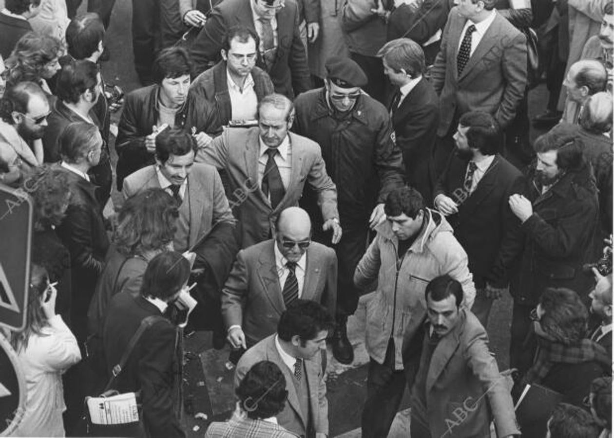 23 de febrero de 1981. Asalto armado al Congreso de los Diputados protagonizado por el teniente coronel de la Guardia Civil, Antonio Tejero. Tras casi 18 horas de angustia y tensión, se rindieron (José García)