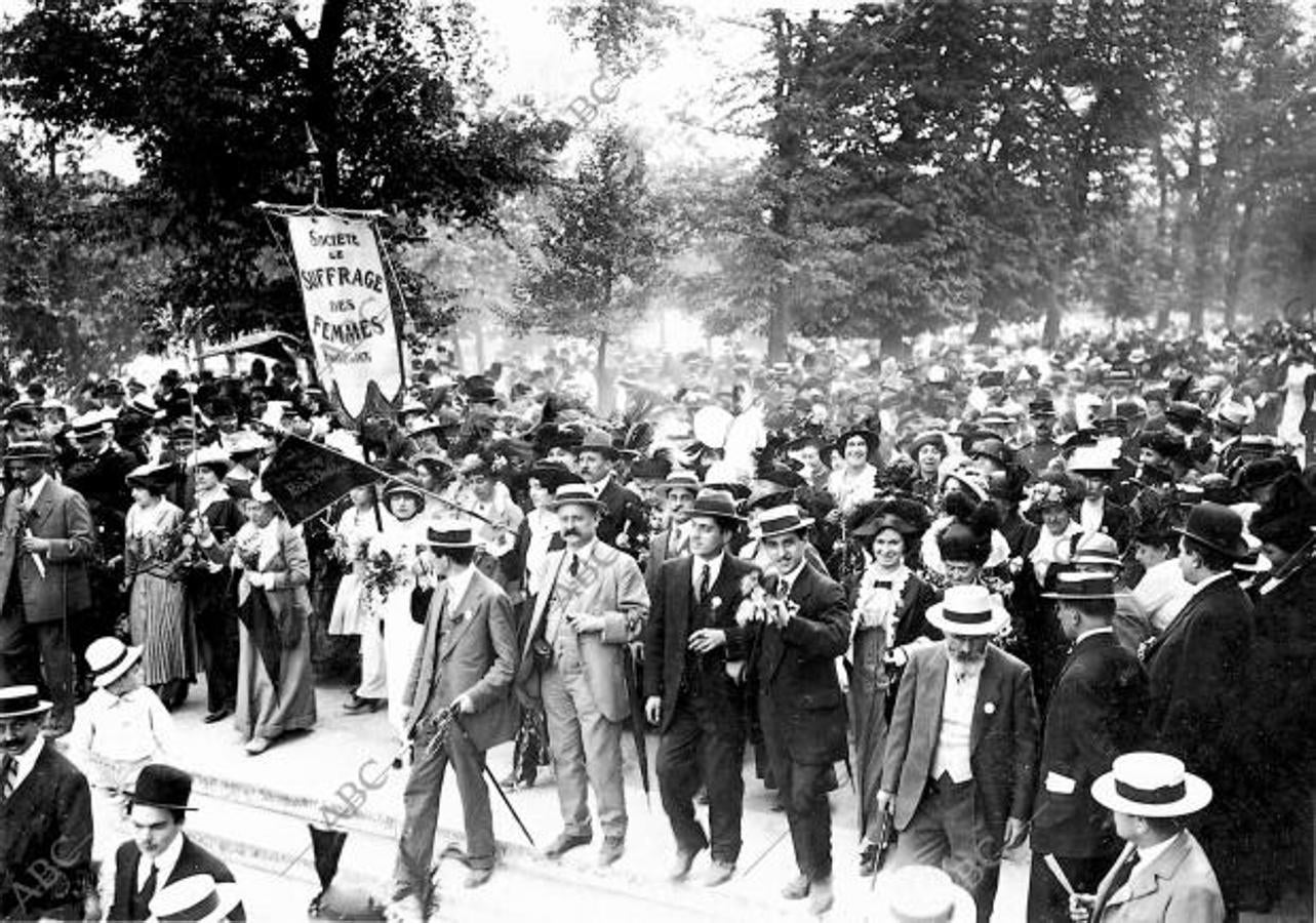 París (Francia), junio de 1914. Manifestación de sufragistas