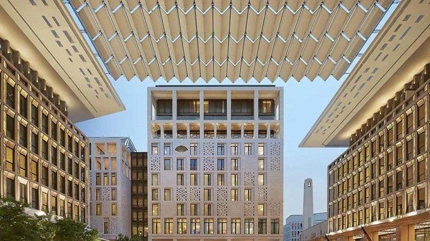 Así es el lujoso hotel de 23.000 euros la noche donde se ha alojado David Beckham en Qatar