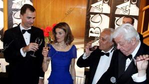 En los Cavia de 2008 en su tradicional brindis, con Don Felipe y Doña Letizia y el premiado Raúl del Pozo