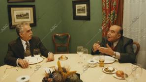 Comiendo junto al director de la Real Academia Fernando Lázaro Carreter