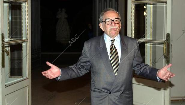El colombiano Gabriel García Márquez «Gabo», Premio Nobel de Literatura 1982, fue escritor, periodista y editor, entre otras cosas. Es una de las figuras más importantes de la literatura del siglo XX.