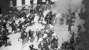 La histórica fotografía publicada en exclusiva por ABC, del momento del atentado