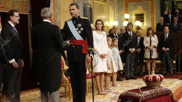 El 19 de junio de 2014 en el Congreso de los Diputados Don Felipe juraba la constitución española y era proclamado Rey de España