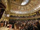 El Congreso de los Diputados en pie aplaudiendo la proclamación del nuevo Rey de España Felipe VI