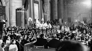 Un instante de la coronación de Pablo VI