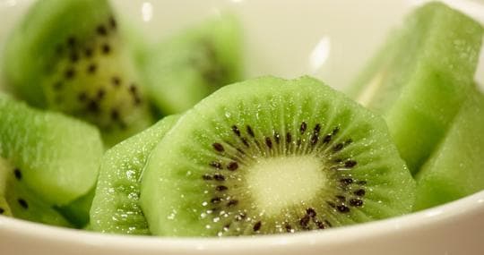 Comer un kiwi en el desayuno provoca este efecto en tu cuerpo