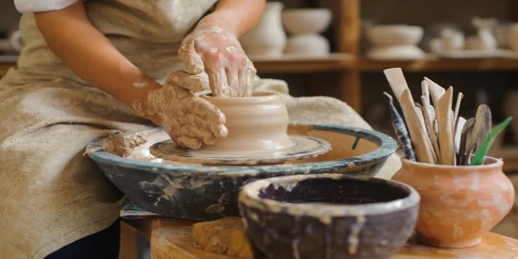 asqueroso Independientemente tarde Moldear cerámica: la fórmula de moda para acabar con el estrés