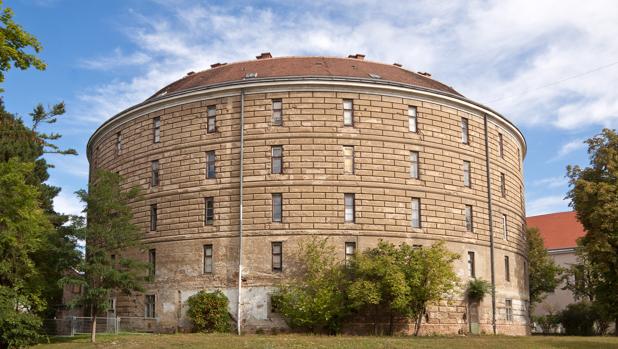 El «Narrenturm» en la actualidad, en pleno campus de la Universidad de Viena