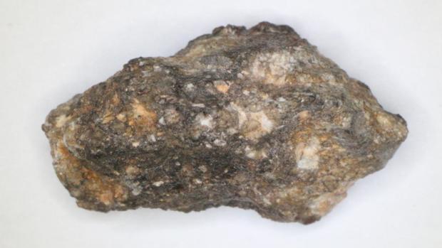 El meteorito lunar NWA 2727 abre las puertas a la colonización de nuestro satélite natural