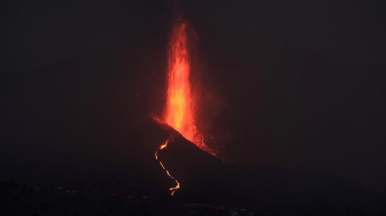 A Cuantos Grados Esta El Magma ¿De dónde sale la lava de un volcán?