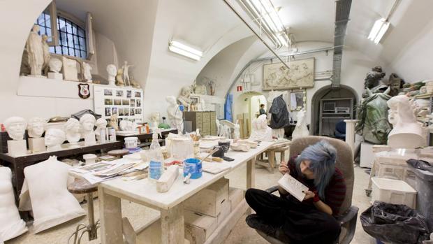 El taller de vaciados, al igual que el de Calcografía Nacional, se mantienen en activo