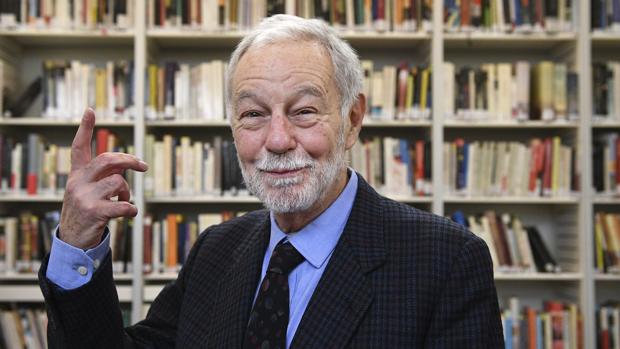 El escritor Eduardo Mendoza recogerá el premio Cervantes el próximo 20 de abril