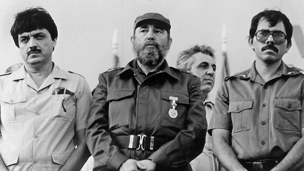 Sergio Ramírez, con Fidel Castro y Daniel Ortega
