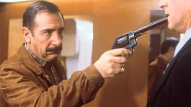 Alfredo Landa fue el detective Germán Areta en «El crack» (1981), una de las mejores películas de Garci