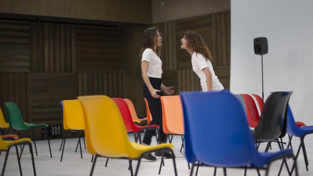 Irene Escolar y Bárbara Lennie, en una escena de la obra