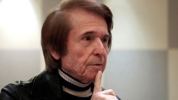 El cantante Raphael, fotografiado en Moscú