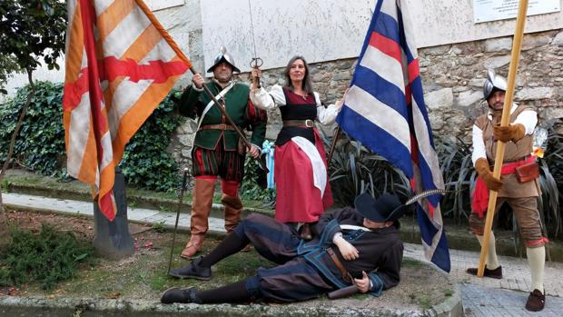 Recreación de la escena en la que María Pita abatió al alférez inglés