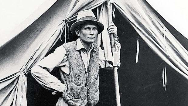 Hiram Bingham, en una tienda cerca de Machu Picchu en 1912