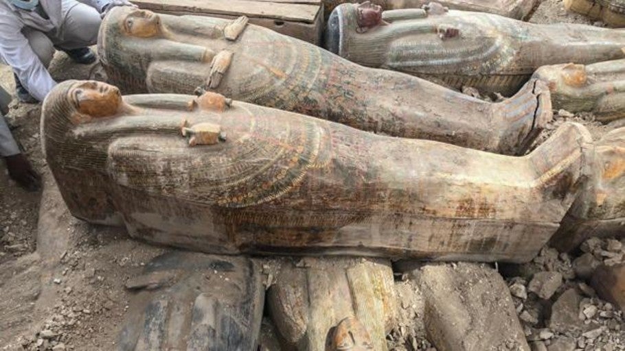 Hallan veinte sarcófagos intactos y sellados del Antiguo Egipto en la necrópolis de Asasif