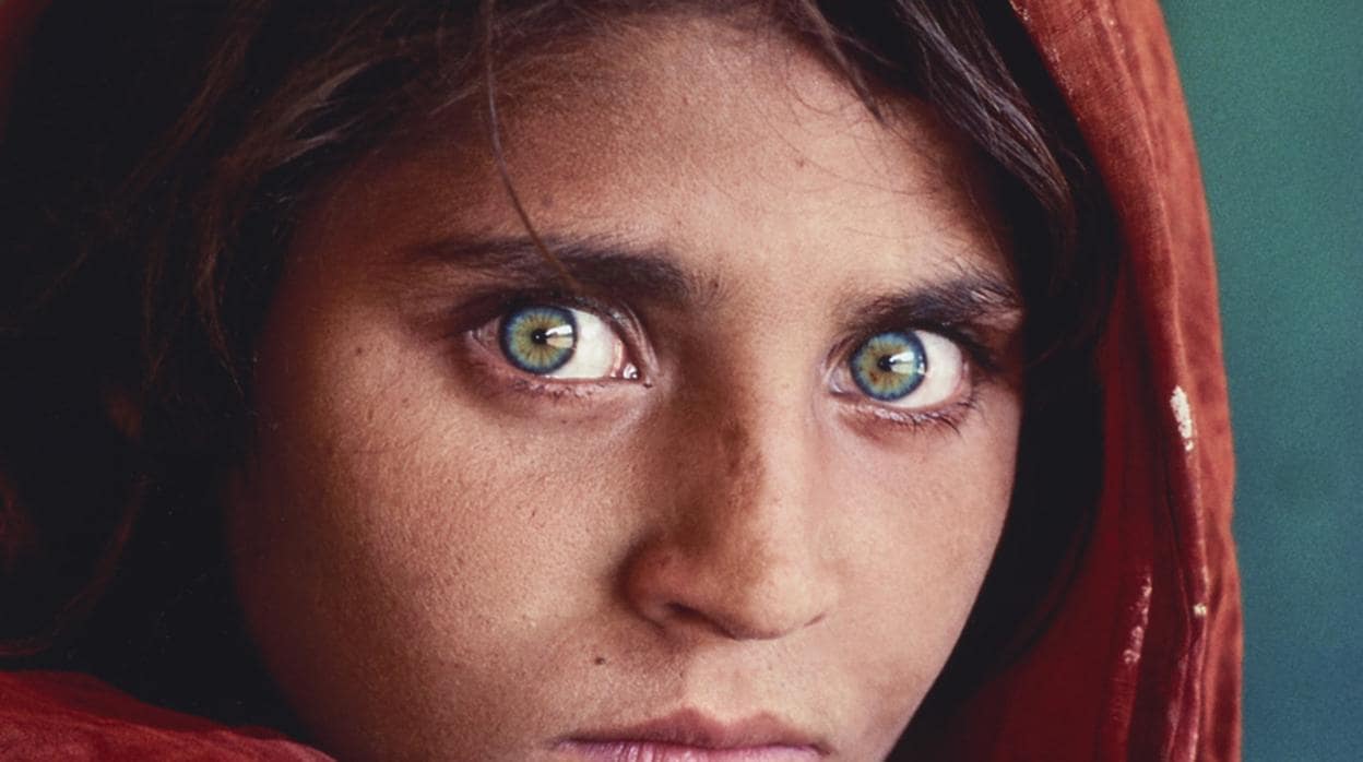 Así Ha Cambiado La Niña Afgana De National Geographic Los Ojos Verdes Del Drama De Los Refugiados 