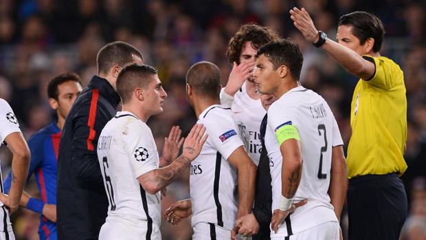 Verratti y sus compañeros protestan a Aytekin