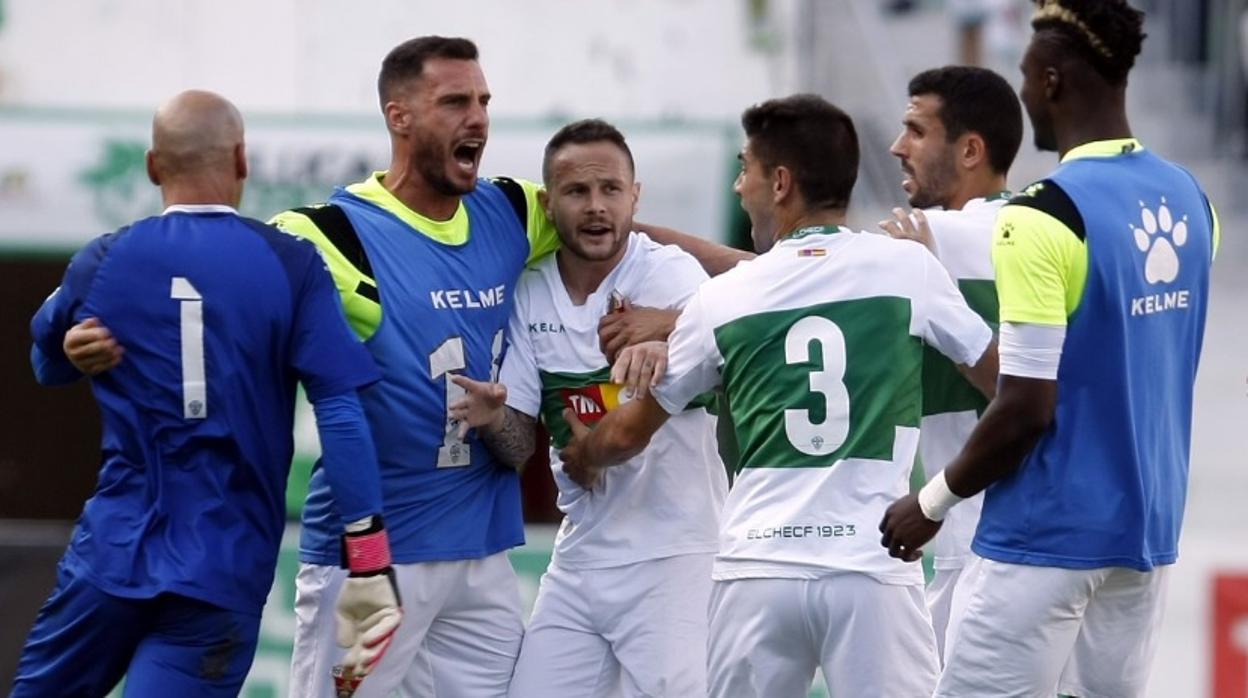El Elche celebra el ascenso a Segunda división