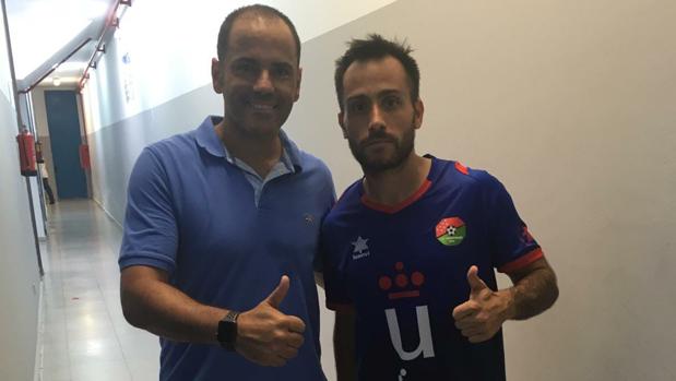 Salva Ballesta, entrenador, y Martinuccio, delantero del Móstoles