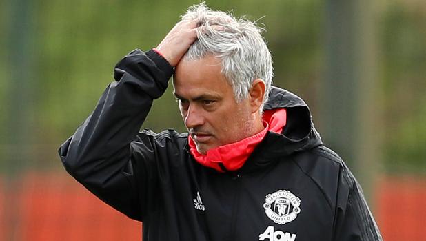 Mourinho, en un entrenamiento del Manchester United
