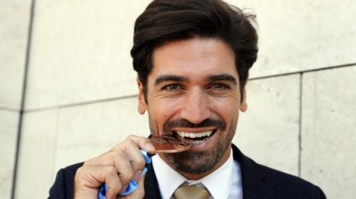 Javier Hernanz recibe su bronce mundial