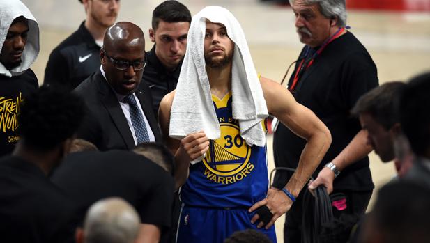 Curry, ante los Blazers