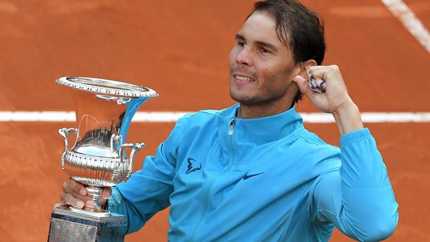 Nadal, con el trofeo de Roma