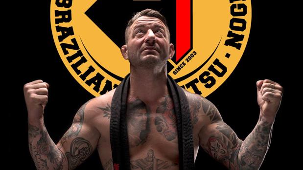 El luchador valenciano Tito Beltrán con su cinturón negro al cuello
